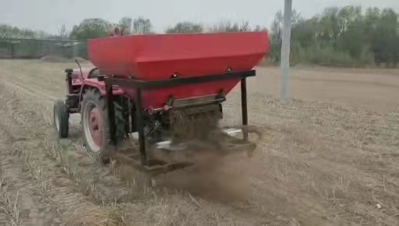 农用牛羊粪便有机肥撒粪机四轮车悬挂粉末撒肥机撒料机撒灰机