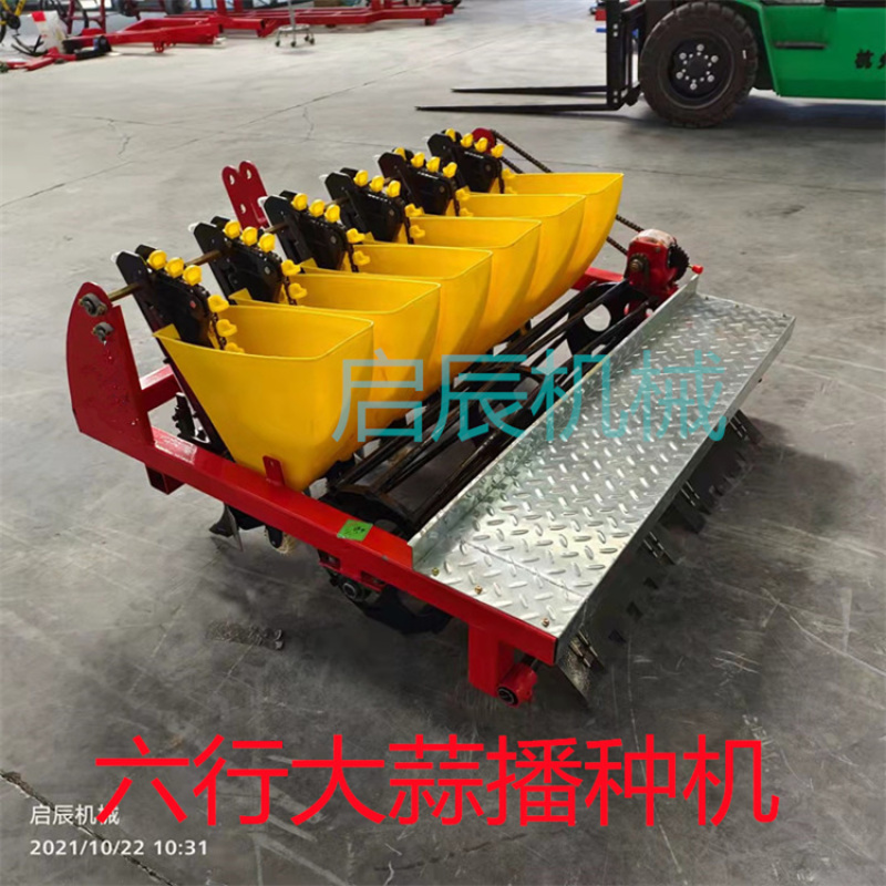 新款大蒜播种机小型农用自走式种蒜机手推汽油四轮车带大蒜种