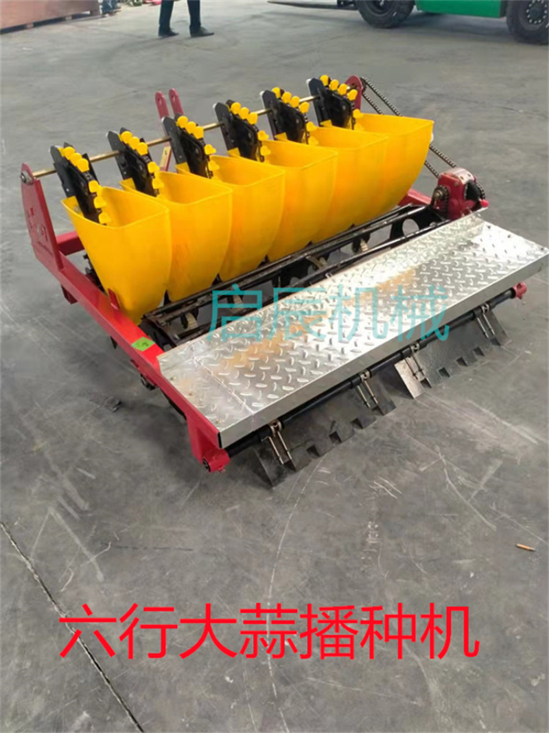 新款大蒜播种机小型农用自走式种蒜机手推汽油四轮车带大蒜种