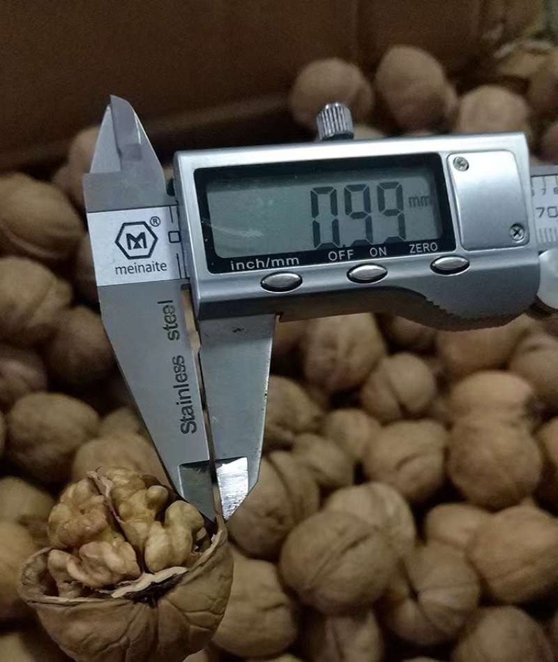 2021新货新疆薄皮核桃纸皮核桃185核桃批发