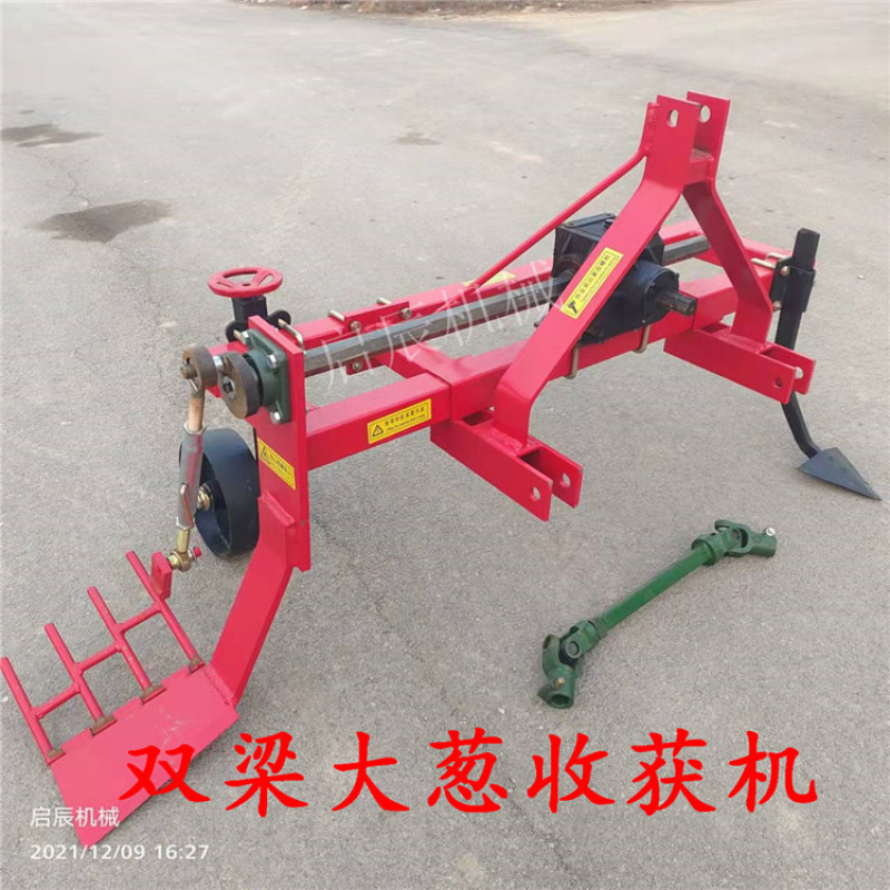 大葱收获机四轮拖拉机带起葱机刨挖香葱的机器效率高