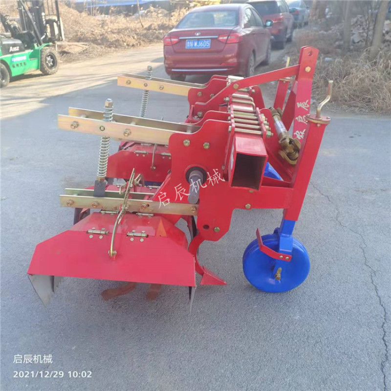 农用拖拉机带土豆上土机红薯上土培土机起垄培土覆土开沟机器