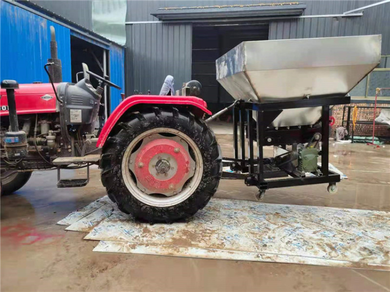 有机肥撒肥机大型拖拉机后置施肥机农家肥扬肥器多功能撒粪车