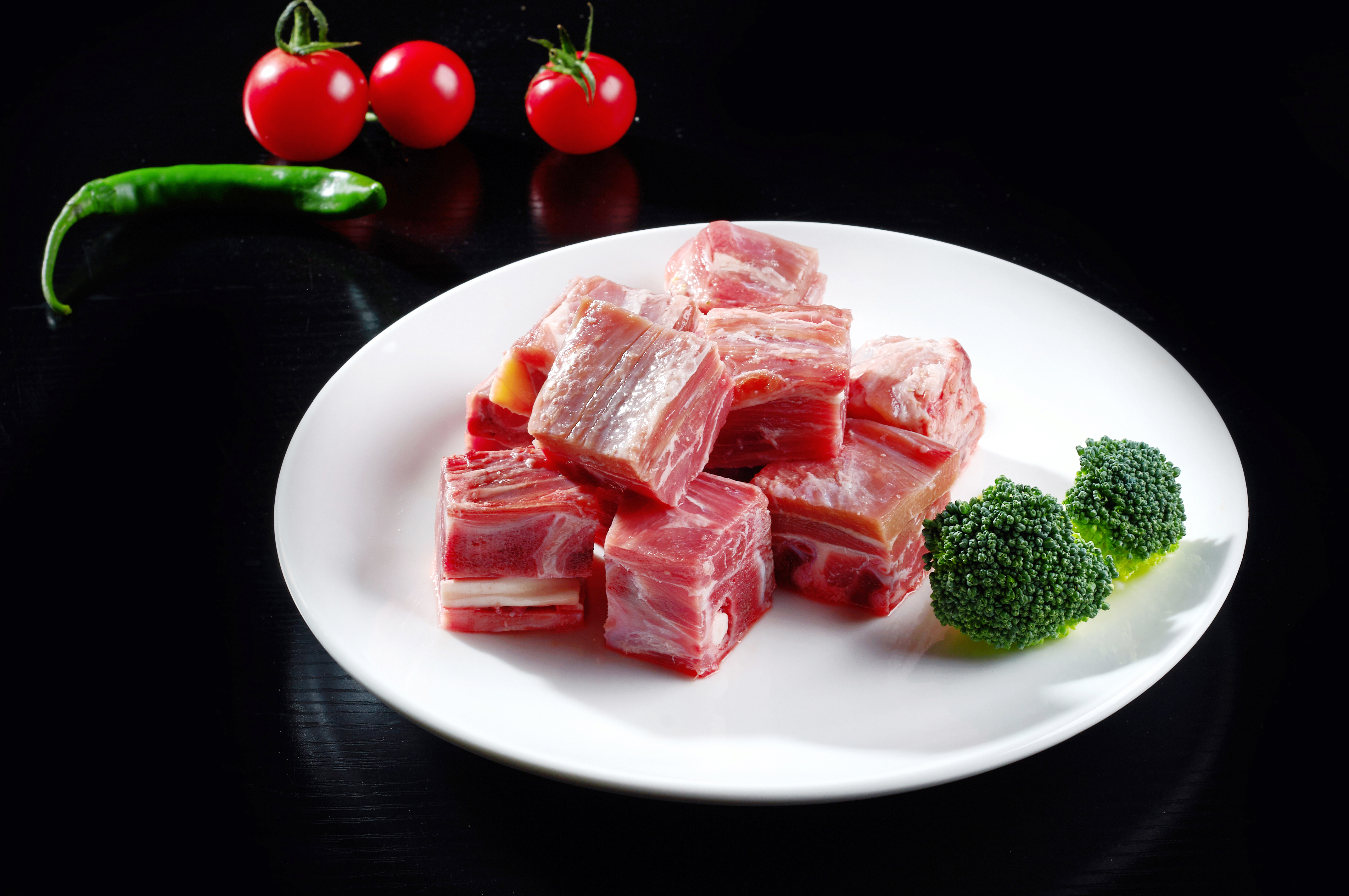 西兰花与羊肉食材展示