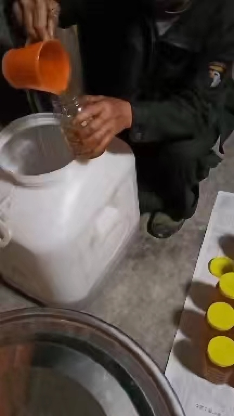 精品土蜂蜜基地直供一手货源品质保证诚信经营大量有货