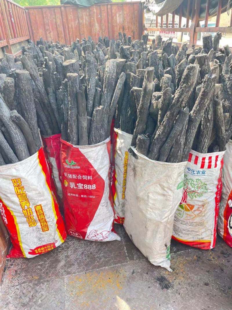 栗木炭，今年纯栗木新炭，无炭头，无碎沫，货源充足，欢迎咨询