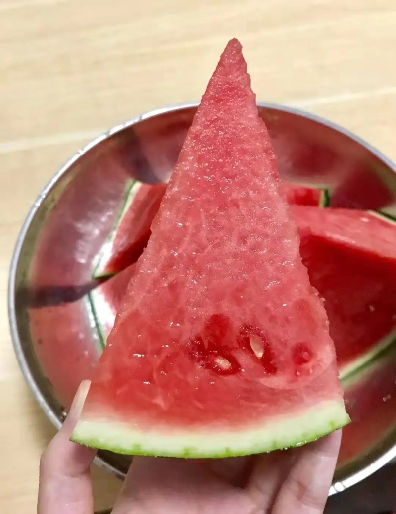 美都西瓜原生苗头茬瓜，产地直销，品质保障。视频看货选货