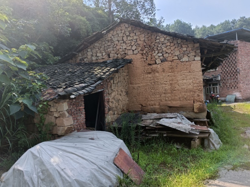 北碚96平宅基地禾且6000/年，通水电路，公路到院坝