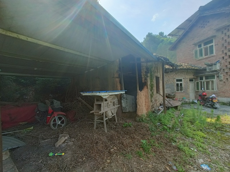 北碚96平宅基地禾且6000/年，通水电路，公路到院坝