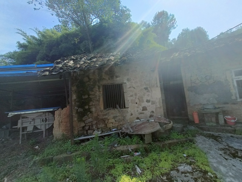 北碚96平宅基地禾且6000/年，通水电路，公路到院坝