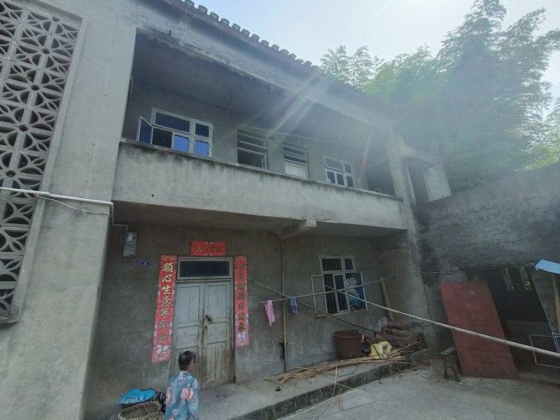 重庆北碚200平闲置农房禾且5000一年，水电路通