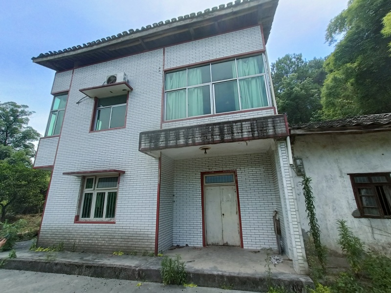 重庆北碚200多平农家小院6000一年，修建的还是很好，