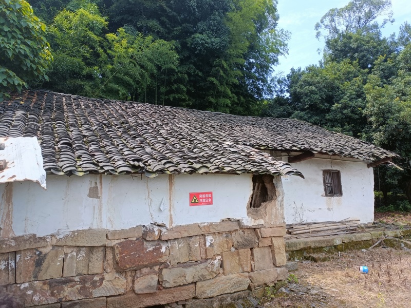 重庆北碚100平农家小院6000一年，自己加固翻新