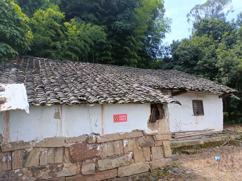 重庆北碚100平农家小院6000一年，自己加固翻新