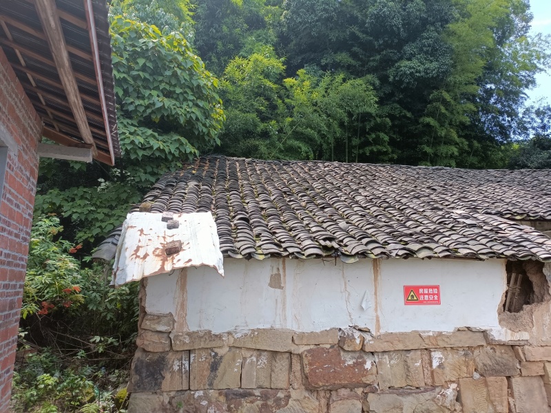 重庆北碚100平农家小院6000一年，自己加固翻新