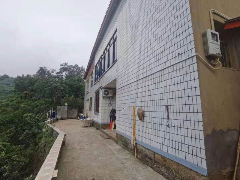 渝北东方红水库旁400平农房出zu环境优美适合居住