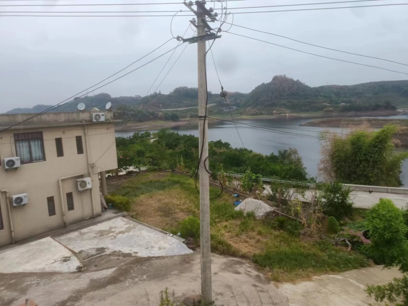 重庆长寿湖边350平民房出蒩