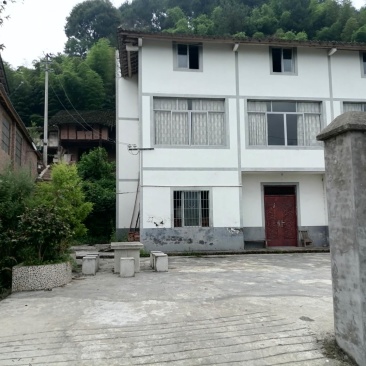 巴南区圣灯山镇210平民房出租，旁边有佛影峡漂流