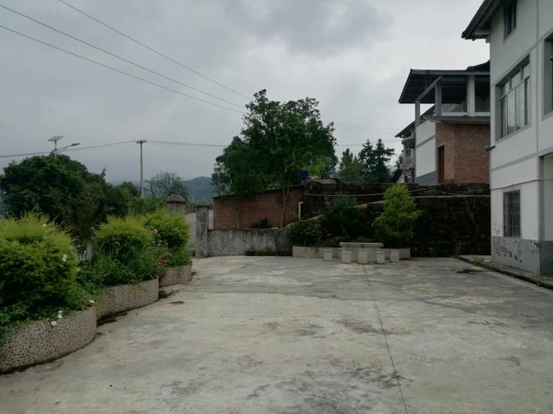 巴南区圣灯山镇210平民房出租，旁边有佛影峡漂流