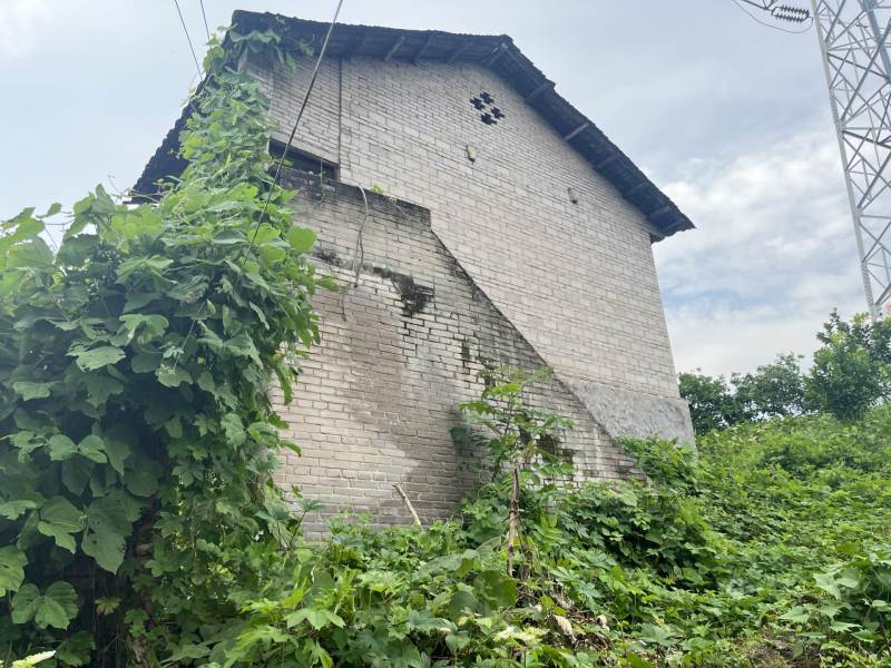 重庆市北碚区80平农村民房出租，房子有2层，门口有坝子