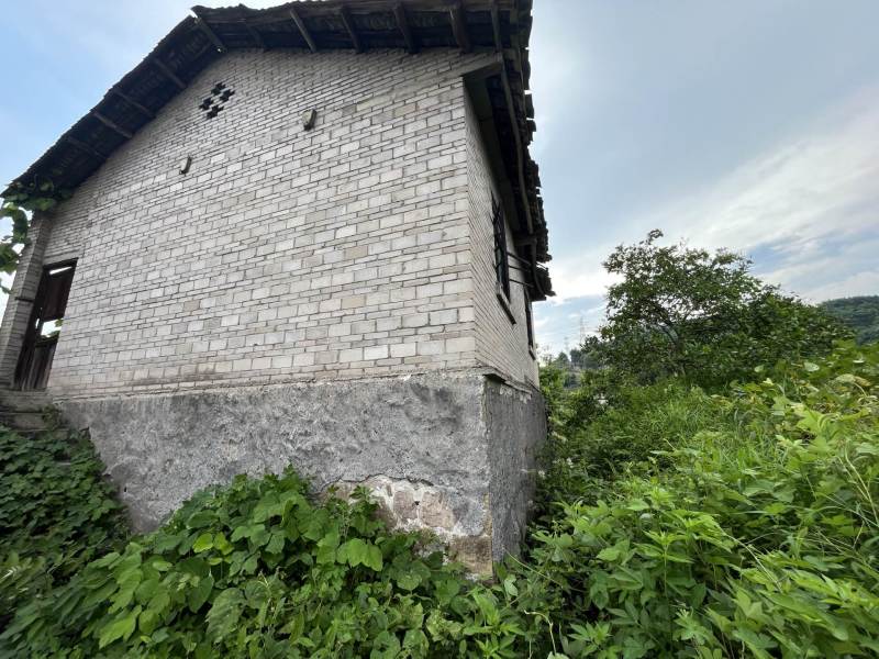 重庆市北碚区80平农村民房出租，房子有2层，门口有坝子