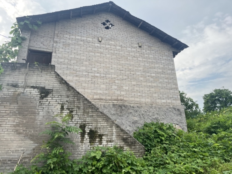 重庆市北碚区80平农村民房出租，房子有2层，门口有坝子