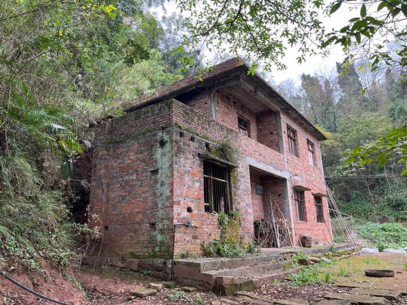 重庆市荣昌区180平房出租，租金2500一年可租20年