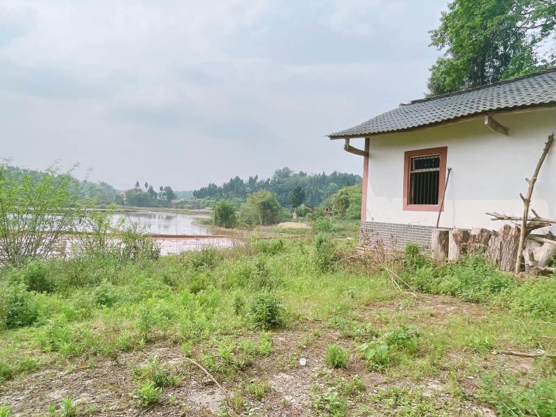 重庆市荣昌铜鼓镇200平闲置农房出ZU，门口有坝子,方便