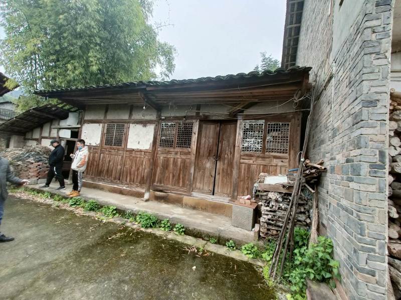 长寿区500平养鸡场，一栋门口的民房1万一年，价格优惠
