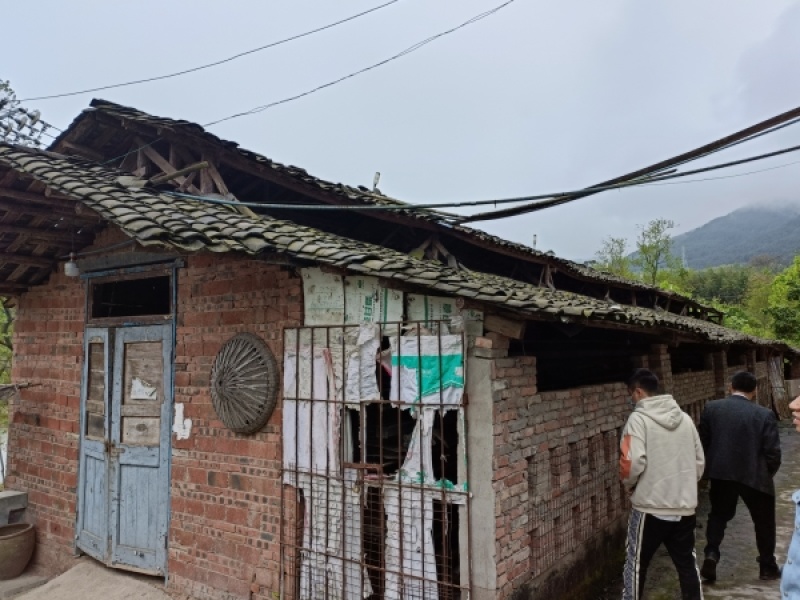 长寿区500平养鸡场，一栋门口的民房1万一年，价格优惠