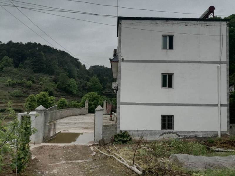 巴南800平养猪场租金可一年一交。房屋可以免费提供使用