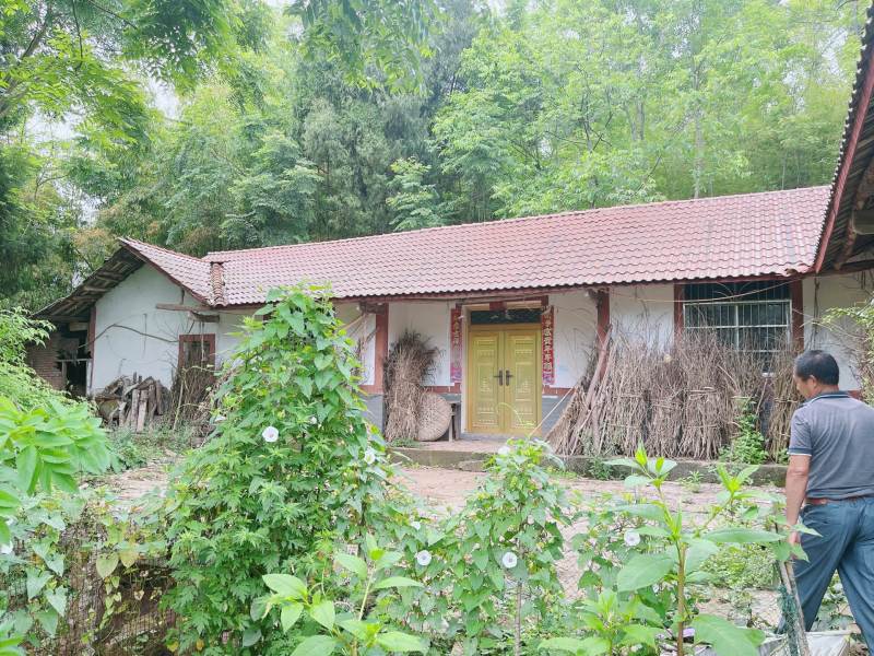 重庆市荣昌铜鼓镇300平闲置农房出ZU，门口有坝子