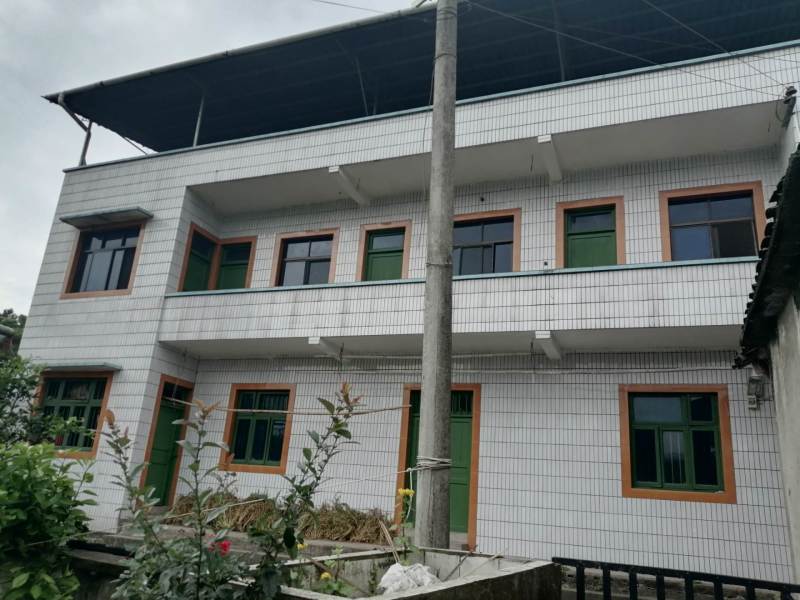 巴南区二圣镇一共7个鱼塘，水源充足，道路直达