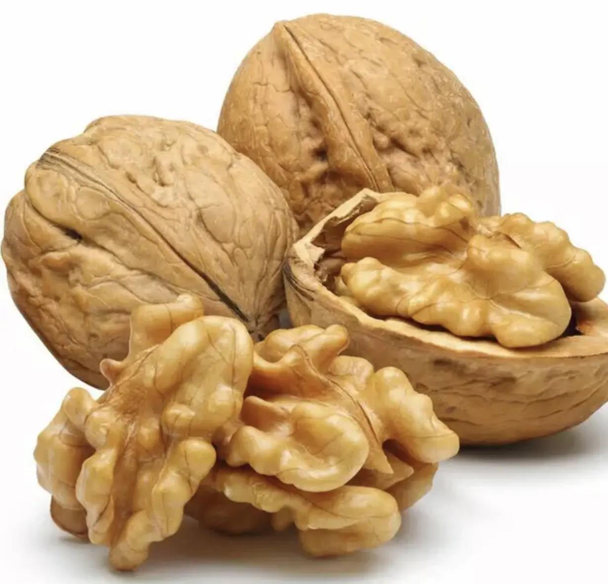 新疆薄皮核桃特写展示