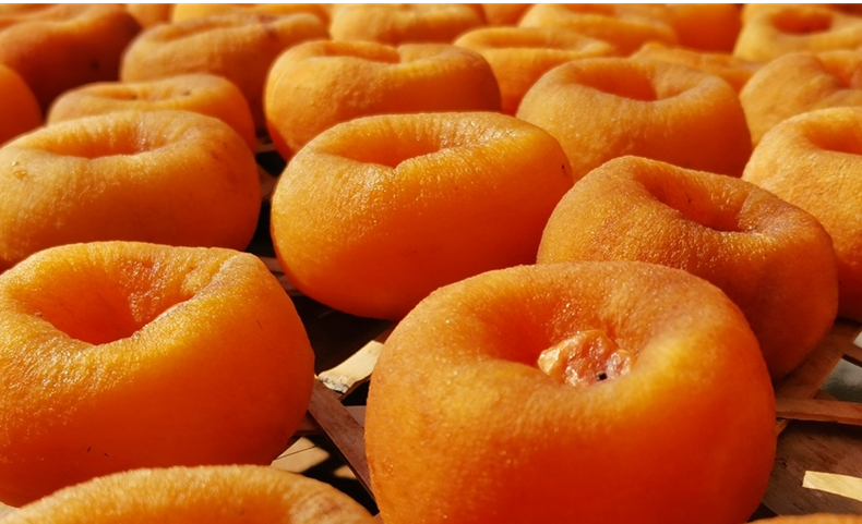 凉拌懒柿子成品图,展示切片懒柿子搭配调料拌匀后的成品 凉拌懒柿子成品图