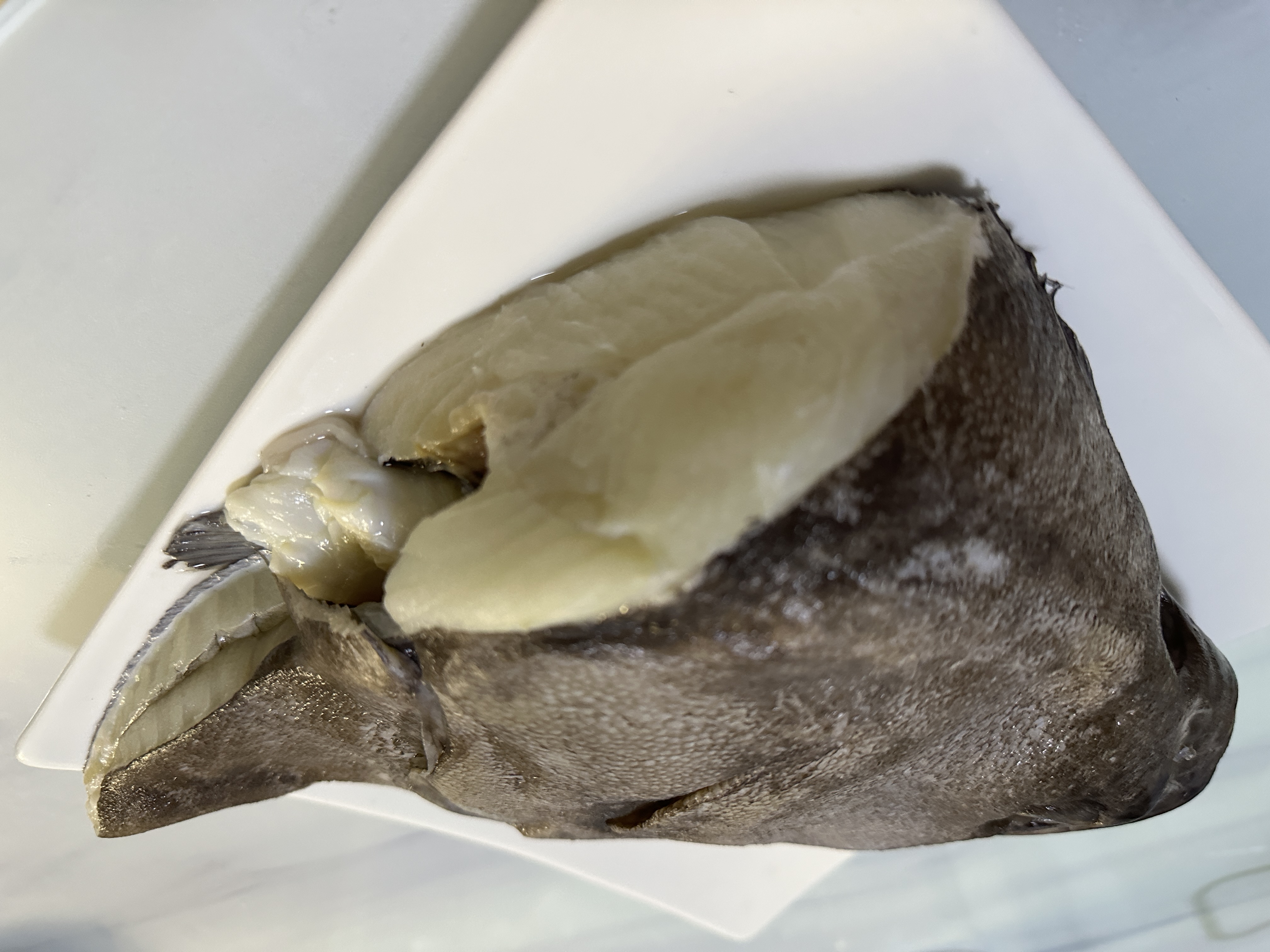 白芷炖鱼头汤炖煮过程