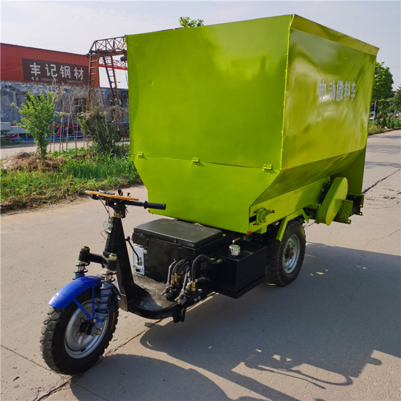 汽油撒料车柴油撒料车牛羊养殖投料车