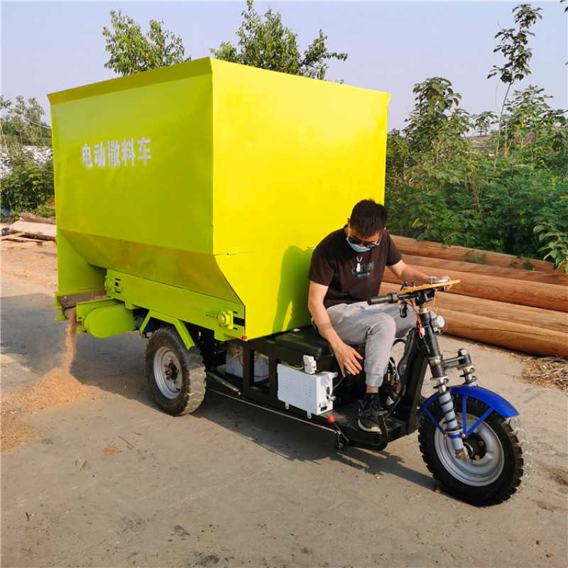 汽油撒料车柴油撒料车牛羊养殖投料车