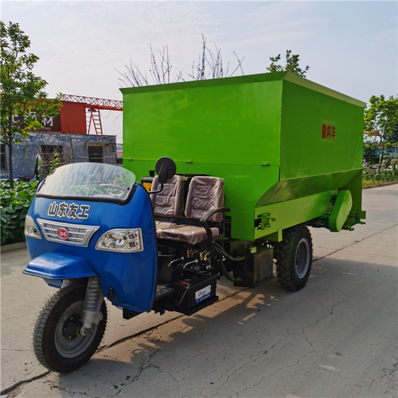 汽油撒料车柴油撒料车牛羊养殖投料车