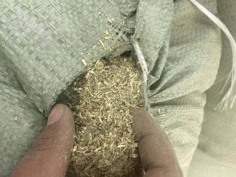 原产地花生秧，花生秧杆粉，可加工反刍动物饲料，兔饲料