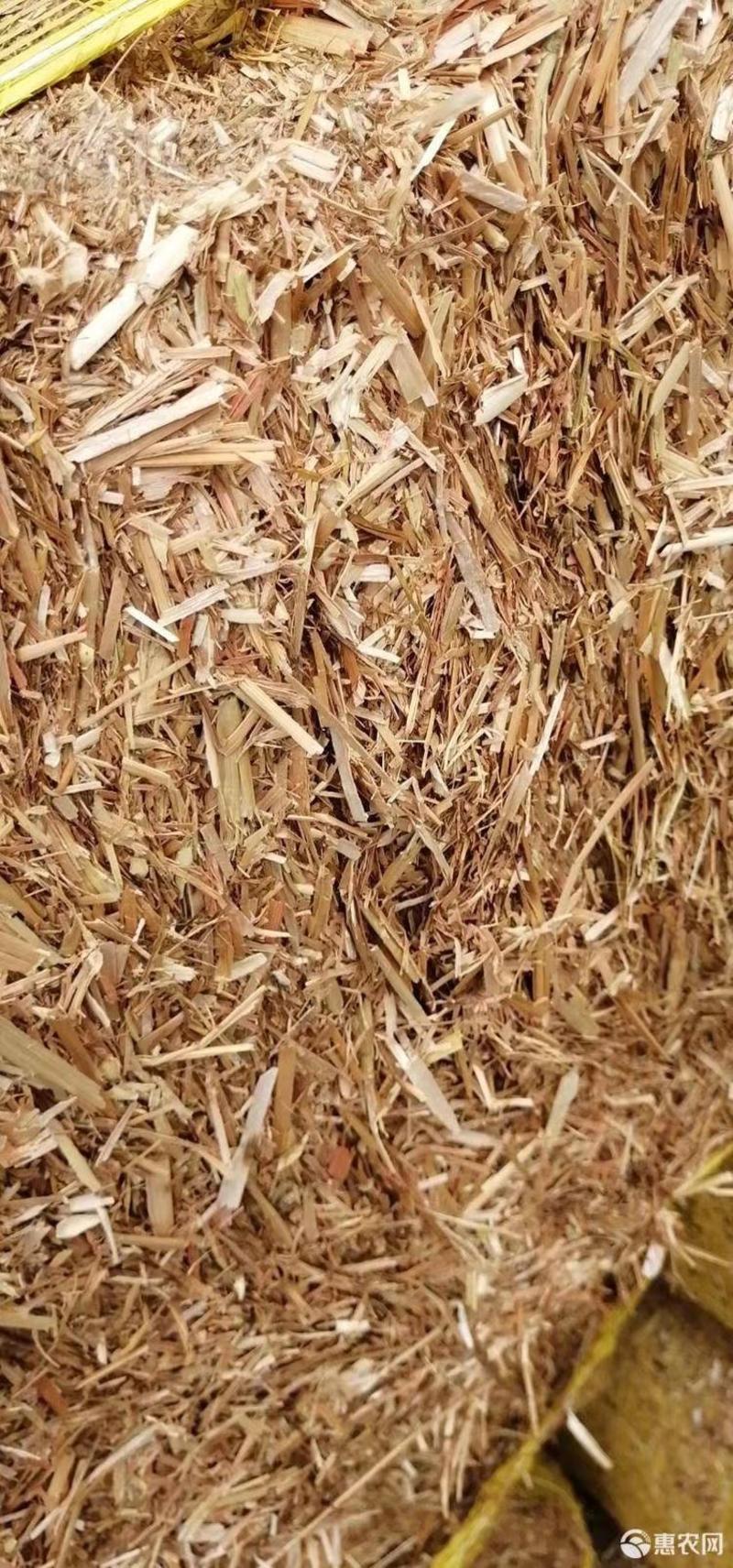 小麦秸秆二次加工过筛除尘小麦秸秆压块，牛羊饲料原料