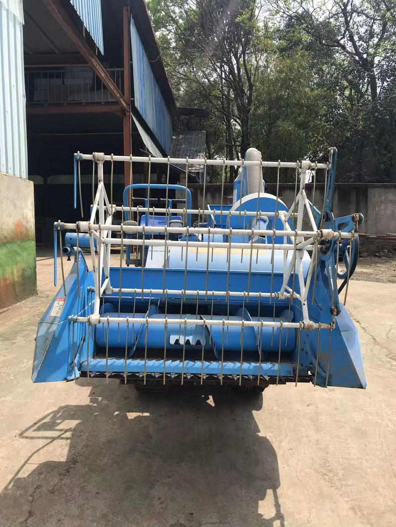 厂家直销水稻联合收割机丘陵山区专用全喂入式水稻收割机