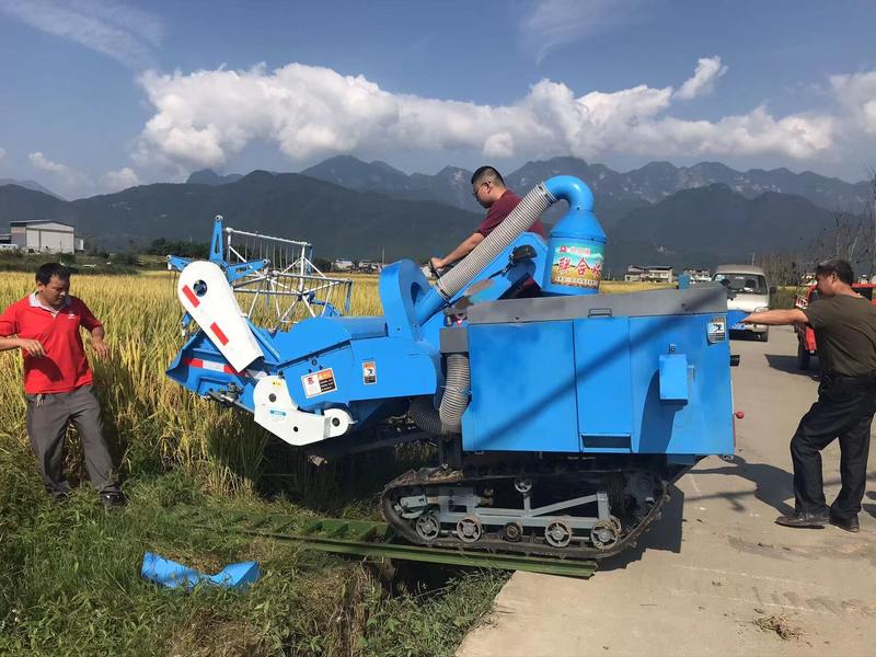 供应多功能小型32马力收割机收水稻小麦收割机