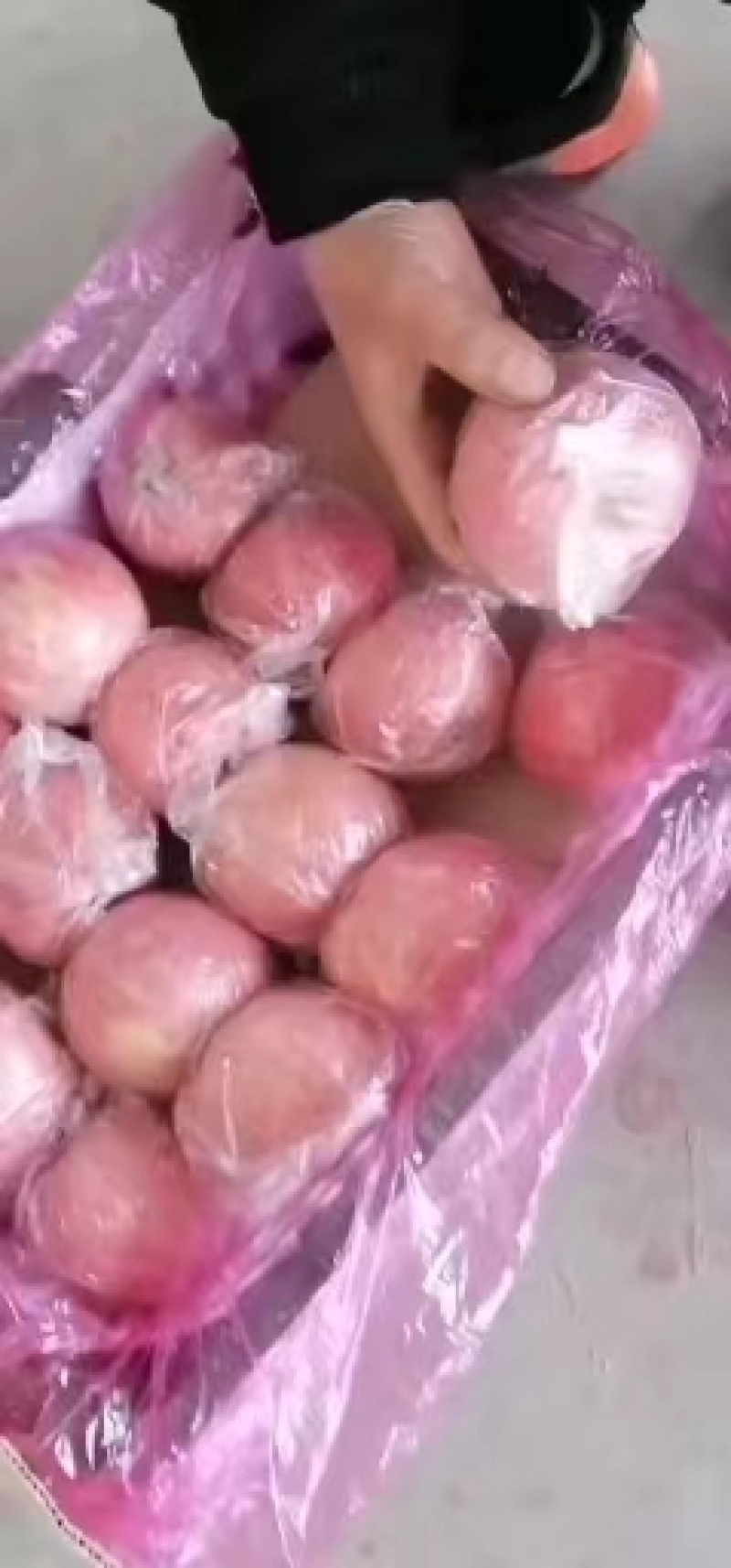 纸十膜红富士苹果坡上铺反光膜红度好优质苹果
