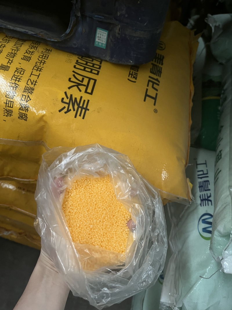美青美粒坚中颗粒尿素黄腐酸钾硼农业用尿素黄腐酸钾硼