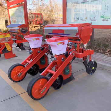 厂家直销玉米大豆施肥播种机四轮牵引悬浮式玉米播种机