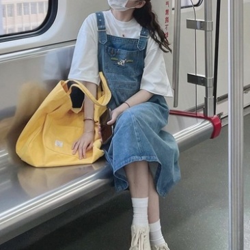 盐系牛仔背带裙女春夏复古日系小个子可爱刺绣宽松显瘦吊带连