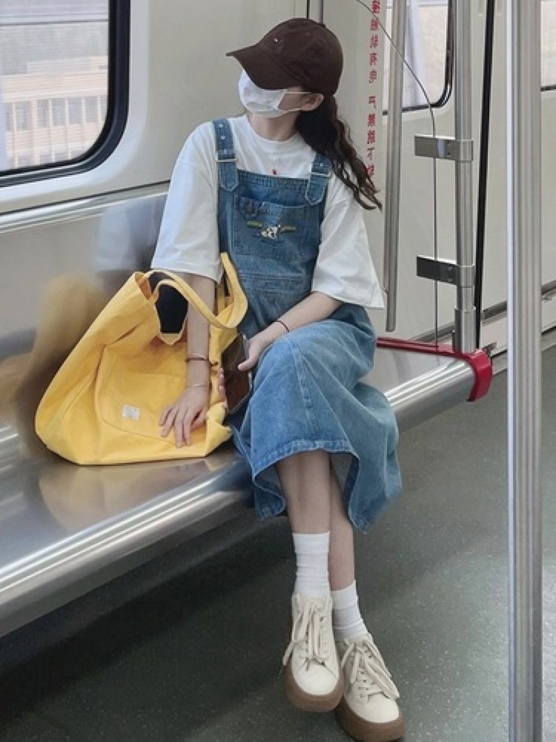 盐系牛仔背带裙女春夏复古日系小个子可爱刺绣宽松显瘦吊带连