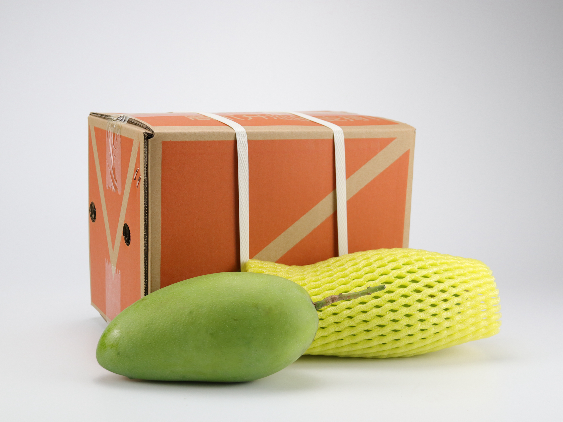 精致包装的台农芒礼盒,适合作为节日礼品,展示高端水果的品牌形象 台农芒礼盒装