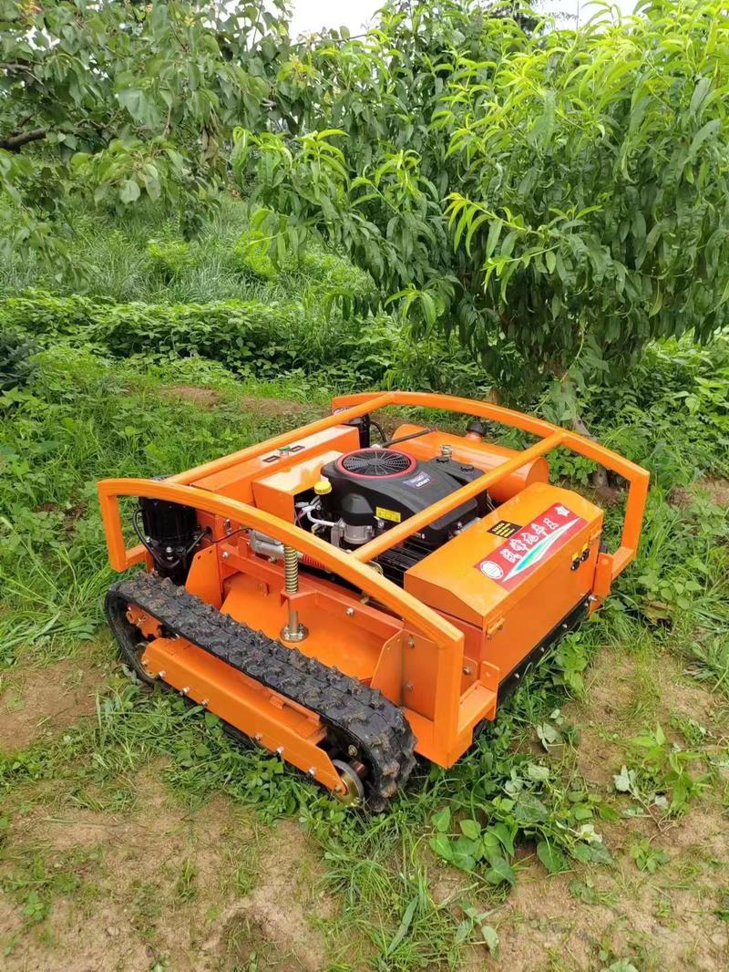 遥控履带式堤坡自动碎草机利兴机械小型汽油四冲程割草机